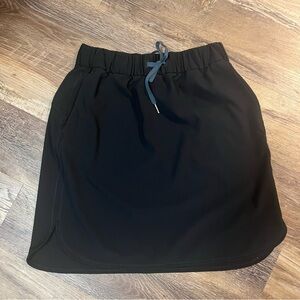 Lululemon On The Fly Skirt 21"- Size 8- Black- W8897S